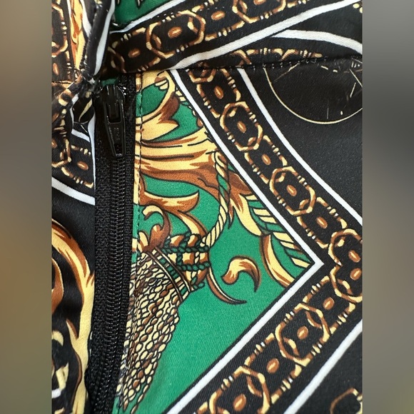 Ovi Scarf Print Women's Shorts - Size Small - Picture 8 of 8